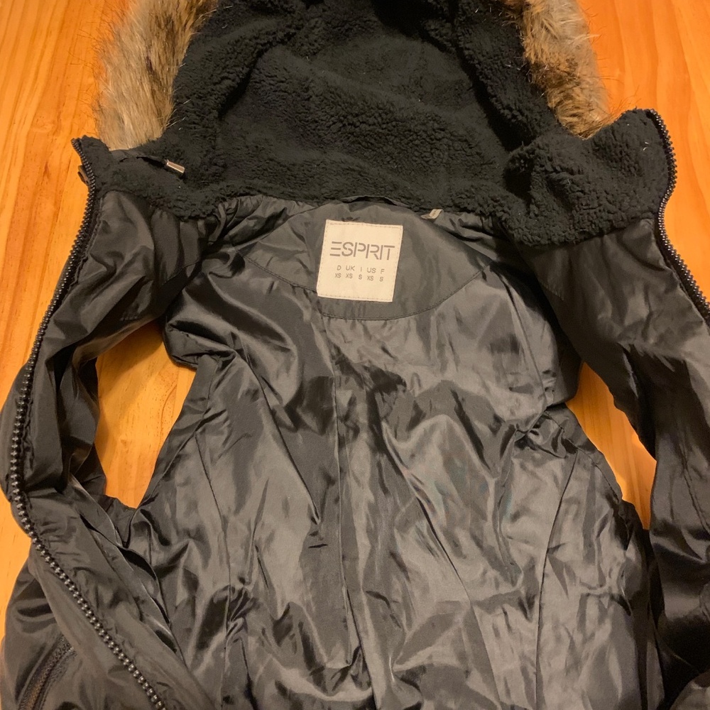 Esprit Black Puffer Vest with Hoodie and Fur - Picture 5 of 6